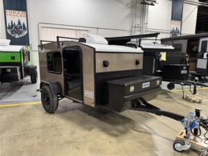 Highway Deluxe - 5' x 8' - Metallic Bronze